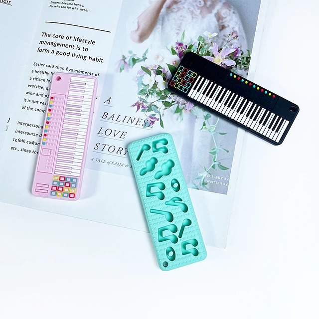 mordedor diseño teclado piano para bebé